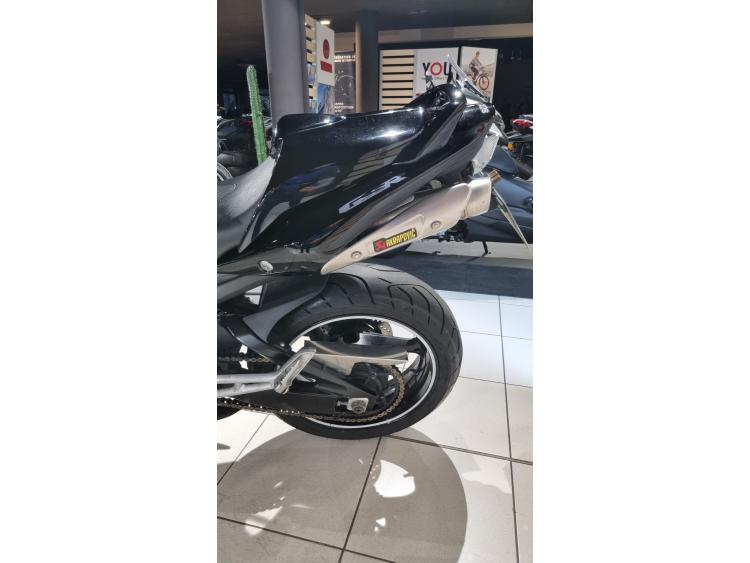 SUZUKI GSR 600