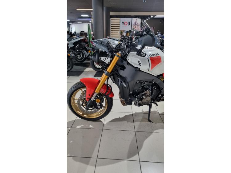 YAMAHA XSR 900