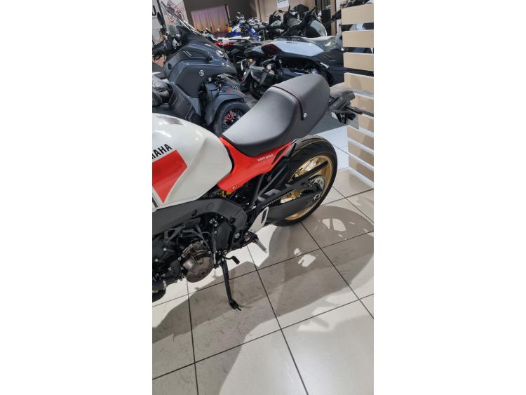 YAMAHA XSR 900
