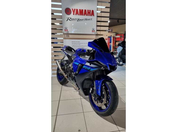 YAMAHA R1