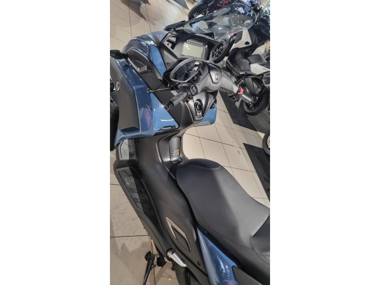 YAMAHA TRICITY 300