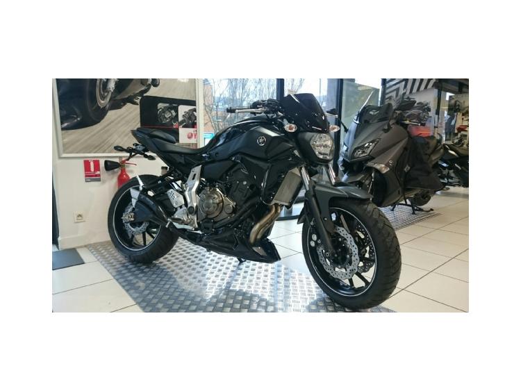 MT07 FULL BLACK
