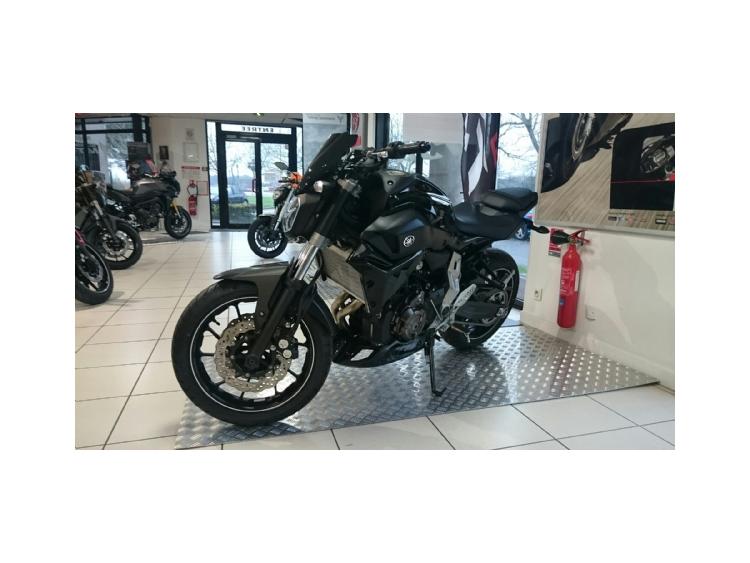 MT07 FULL BLACK